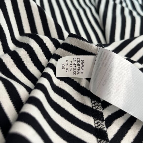 Old Navy Black & White Striped Long Sleeve Flowy Wrap Dress Women’s Size Medium - Picture 9 of 13